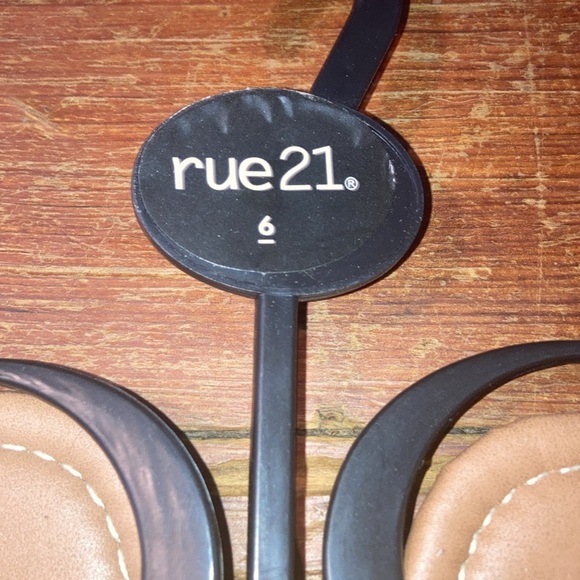 Rue21 women’s yellow sandals - Picture 3 of 5